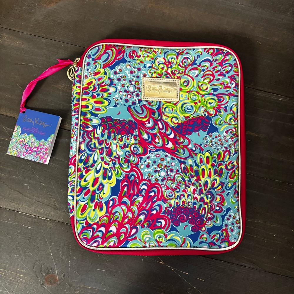 NWT Lilly Pulitzer Folio Lilly's Lagoon Gold‎ Zipper Pockets Holds LP Agendas